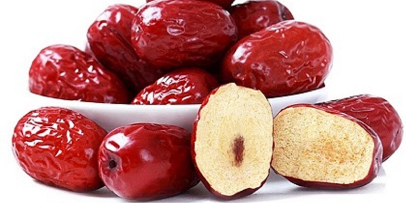 Cách nấu chè dưỡng nhan táo đỏ